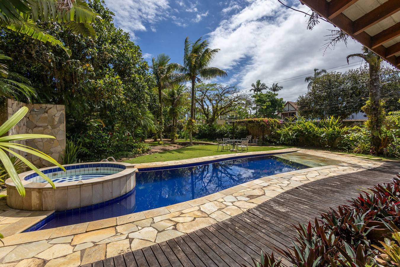 Casa Alto Padrão com 5 Suítes e Jacuzzi Privativa in São Sebastião, Região Metropolitana do Vale do Paraíba e Litoral Norte