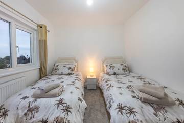 Holiday Rental for 8 People in Southend-on-Sea, East of England, Photo 1