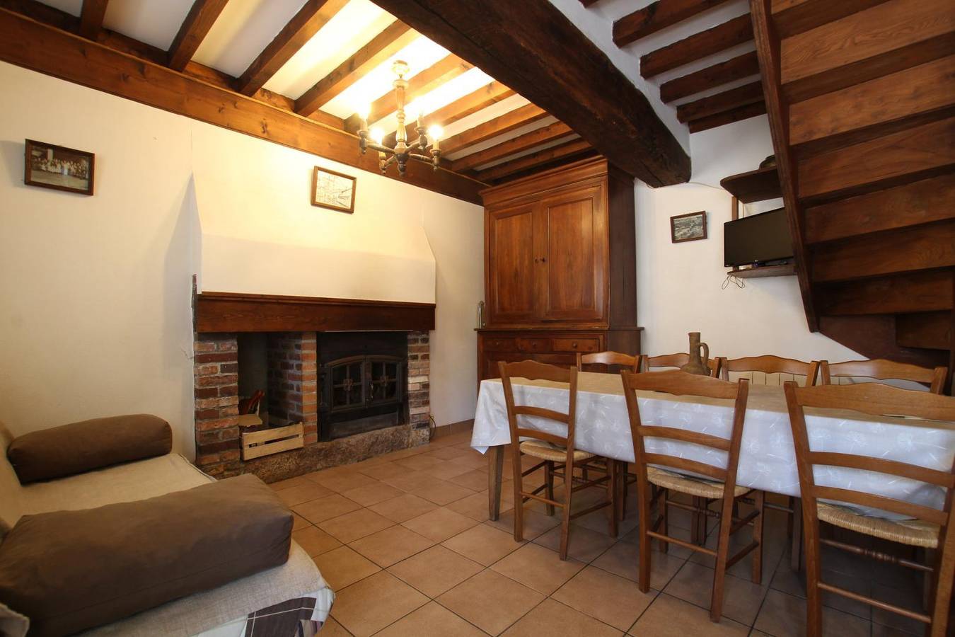 Cozy Gite with Parking, Garden & TV, 800m to Plage de la Mondrée in Cosqueville, Vicq-sur-Mer