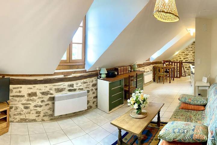 \"Lou Cambrou\" Cottage/Gîte located in the historic quarter of the Fortress of Najac in Najac, Aveyron