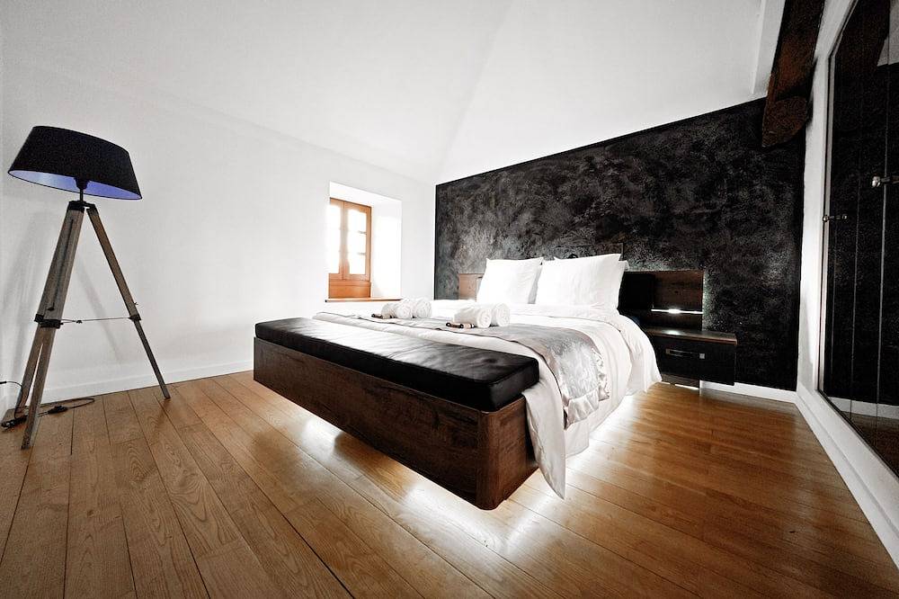 Villa Tagibao with heated pool and Spa in Lesterps, Charente