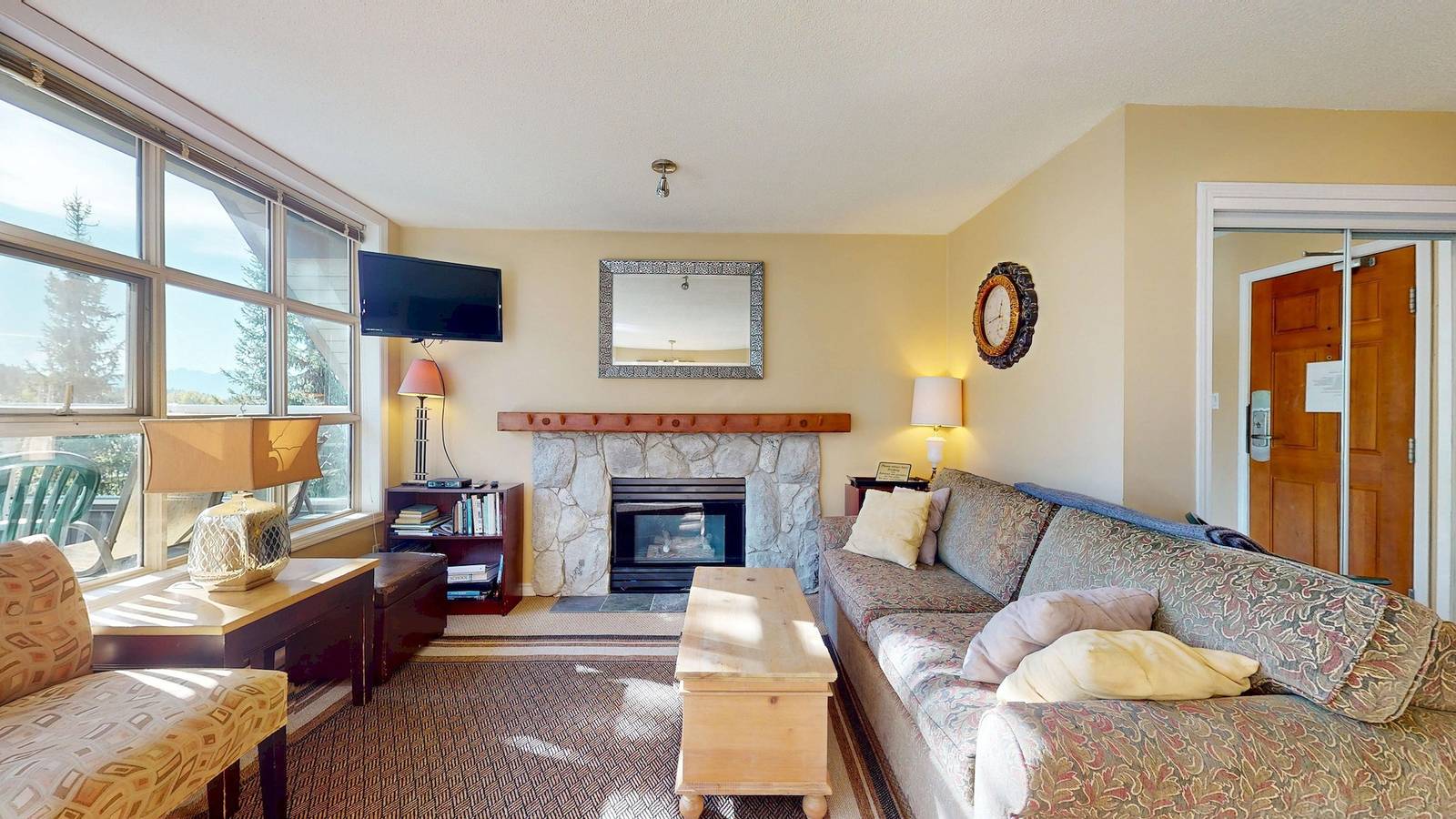 Geheel appartement, Slope-Side Luxury Condo with Stunning Views of Blackcomb  Mountain Ski Runs - pool - hot tubs - Aspens 309 in Whistler, Whistler Blackcomb