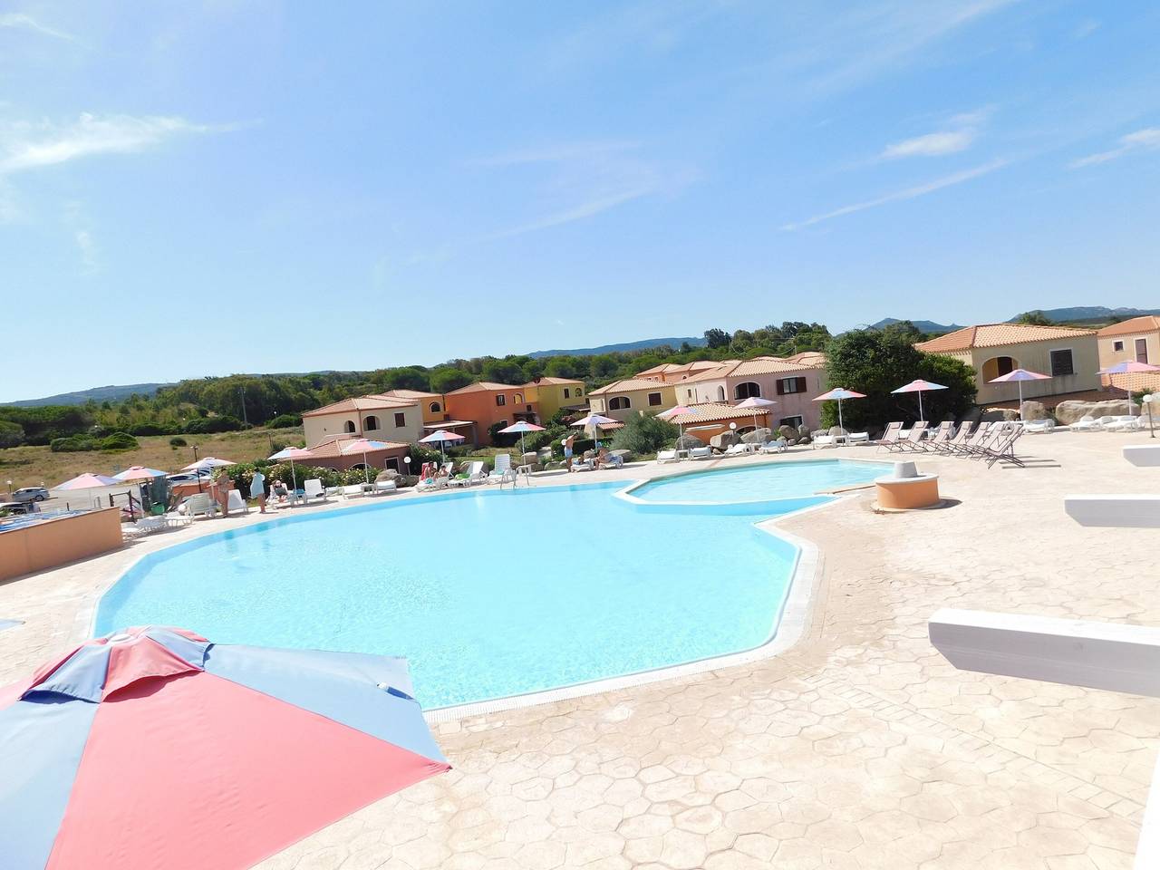 Appartamento intero, Appartamento 'Sardegna Stupenda N 01' con Piscina in Comune, Wi-Fi e Aria Condizionata in Lu Lamoni, Vignola Mare