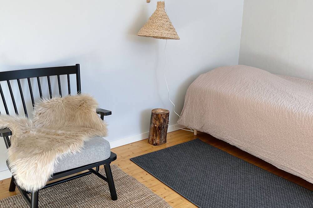 Lodge with lake view and Northern Lights. Close to hiking trails. in Norrbotten