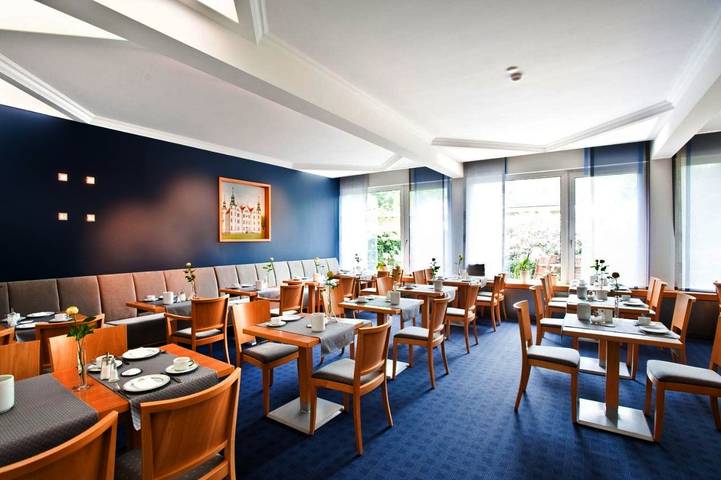 Hotel für 5 Personen, mit Balkon und Terrasse sowie Garten in Ahrensburg - 2