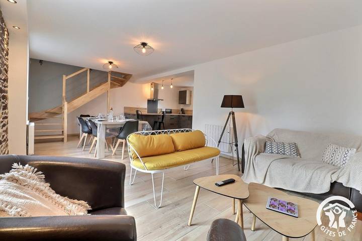 Gîte pour 6 personnes, avec piscine ainsi que terrasse et jardin à Montfort-sur-Meu - 3