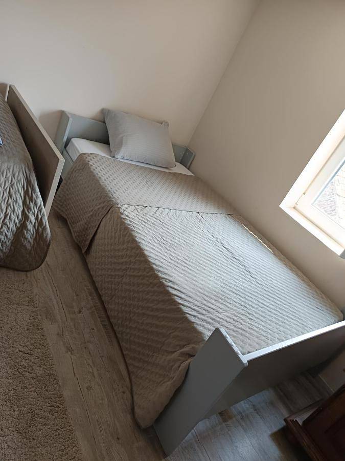 Appartement entier, Appartement calme, emplacement stratégique, proche de toutes commodités, de l'autoroute, valenciennes, lille, Belgique, wifi, Netflix, parking Gratuits, lave linge, sèche linge in Raismes, Région de Valenciennes