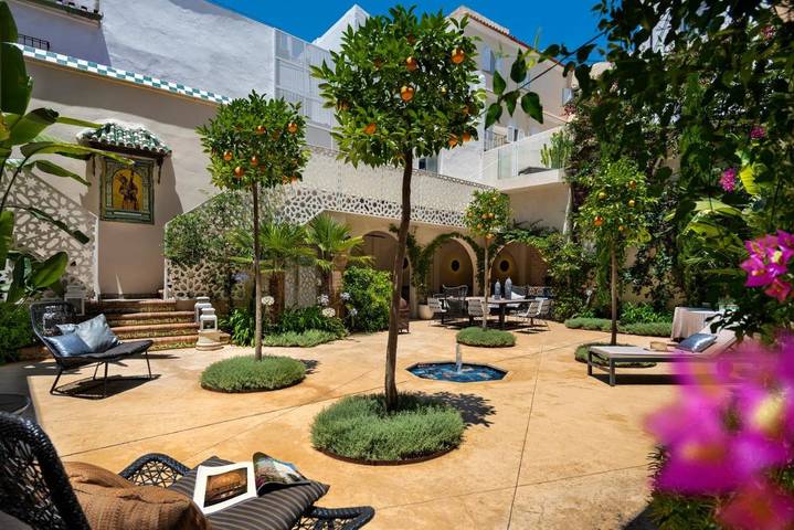 Alojamiento y desayuno para 15 personas, con piscina además de vistas y jardín - 1