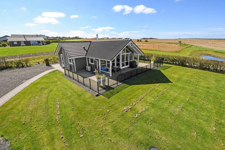 Villa for 6 personer, med Balkon/Terrasse og Jacuzzi samt Sauna i Gjeller Odde