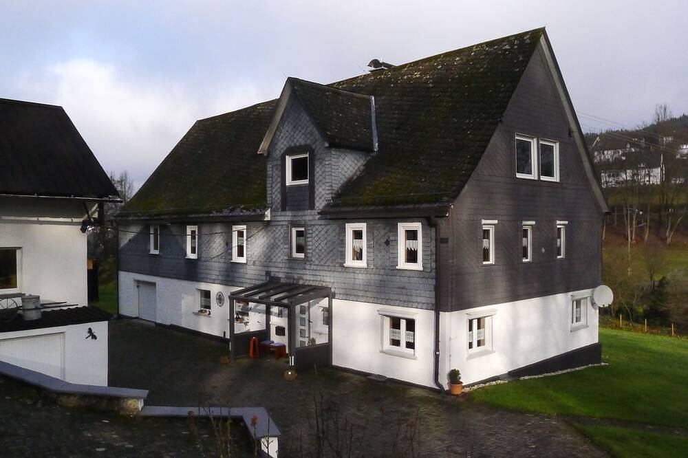 Sehr ruhiges Ferienhaus im Rothaargebirge für Entdecker in Hilchenbach, Kreis Siegen-Wittgenstein