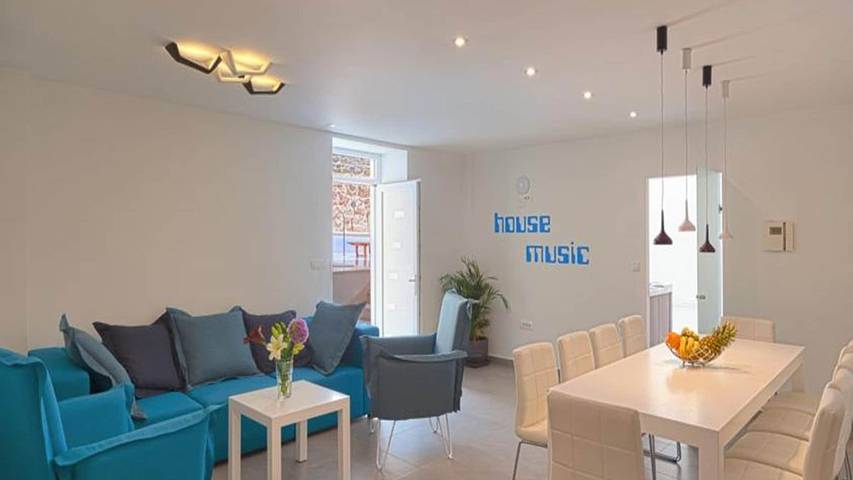 Villa pour 12 personnes, avec jacuzzi et jardin ainsi que sauna et piscine à Bol - 2