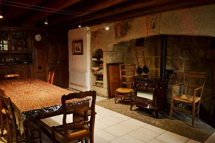 Gîte pour 12 personnes, avec terrasse et jardin dans Peyre-en-Aubrac - 2