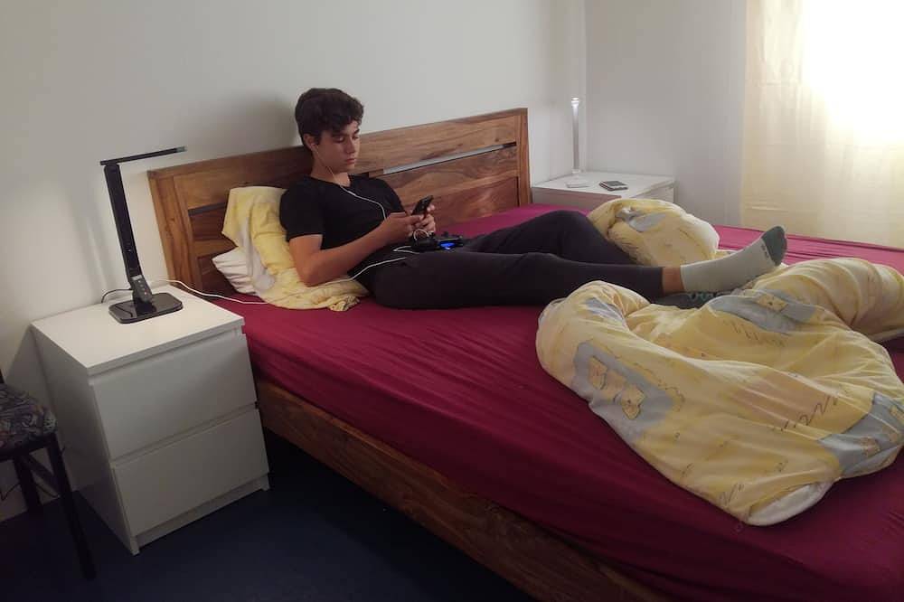 Great location on the lake near the Atlantic, 4 bedrooms, with huge sun garden in Biscarrosse, Côte d’Argent