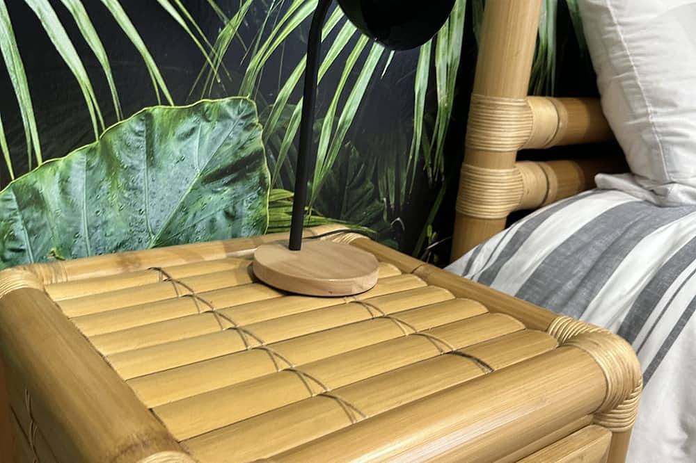 Jungle Room Avec Baignoire Balnéothérapie ! in Sotteville-lès-Rouen, Rouen region
