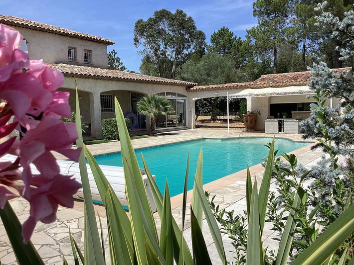 Appartamento intero, Appartamento di vacanza "Clos Saint Jean" con piscina, terrazza privata e Wi-Fi in Roquebrune-sur-Argens, Costa mediterranea (Francia)