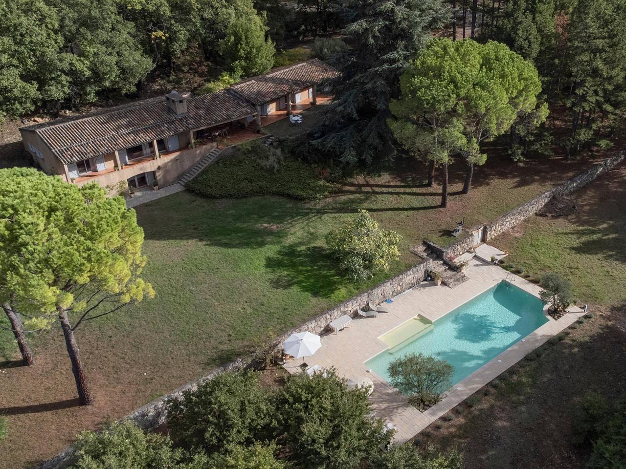 Villa with stunning views and super-sized pool in Aiguines, Región Brignoles