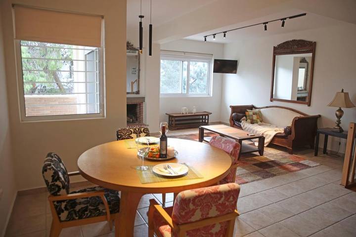 Gîte pour 4 personnes, avec vue ainsi que terrasse et piscine dans Anavissos - 3