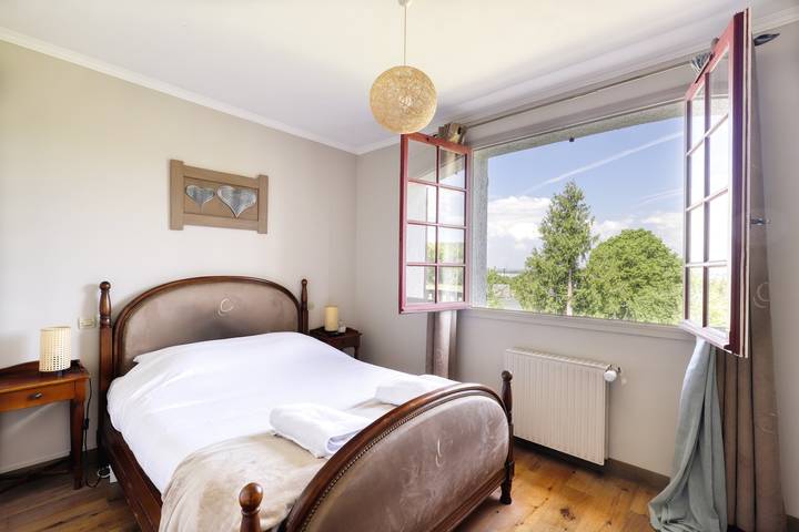 Location de vacances pour 8 personnes, avec balcon ainsi que jardin et jacuzzi à La Rivière-Saint-Sauveur - 4