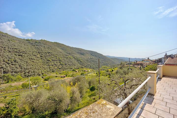 Casa vacanze "Casetta Antonella" con vista sulle montagne, giardino e terrazza in Lecchiore, Comune di Dolcedo