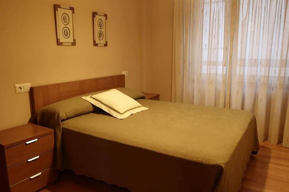 Apartamento entero, Apartamento centro de  Betanzos con garaje privado. Apto para mascotas! in Betanzos, Costa de Galicia