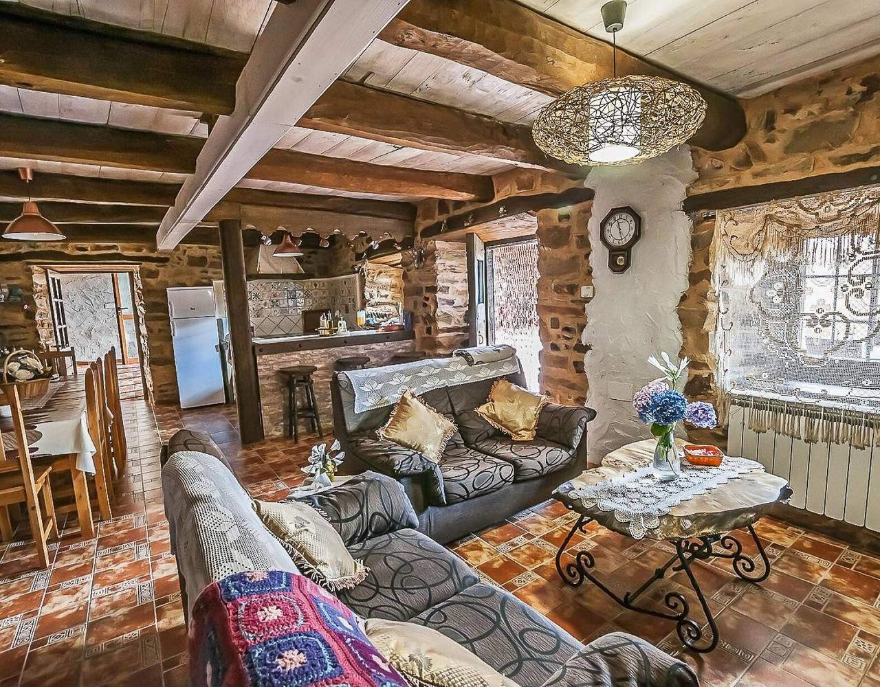 Maison de vacances "Jumaca" avec vue sur les montagnes, terrasse privée et Wi-Fi in Santiago Millas, Région de León