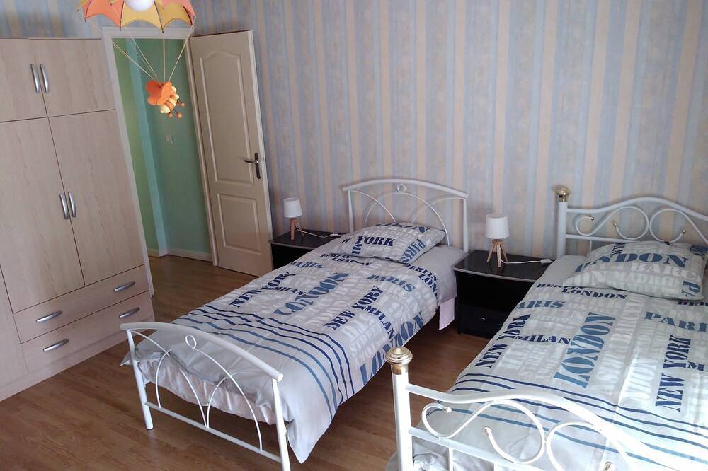 Large independent apartment in Saint-Claude (Jura), Parc naturel régional du Haut-Jura