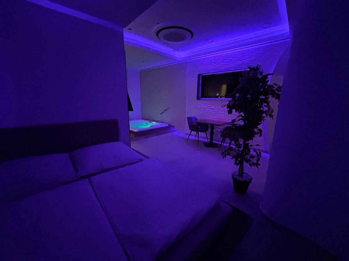 Suite with Sauna in Düsseldorf-Stadtmitte, Düsseldorf