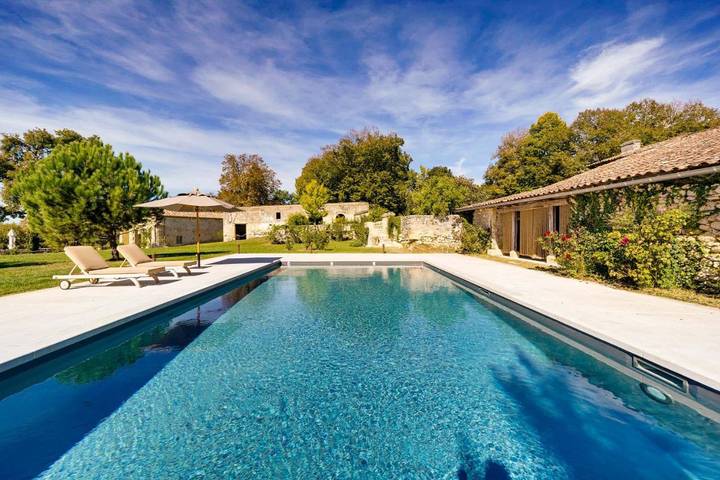 Location de vacances pour 2 personnes, avec piscine et jardin à Vérac - 2