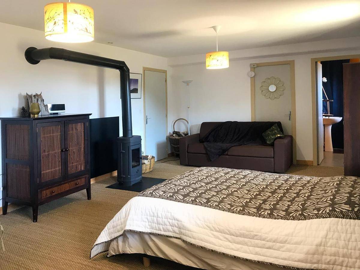 Appartement entier, One-Bedroom Apartment in Chaux-des-Crotenay, Parc naturel régional du Haut-Jura