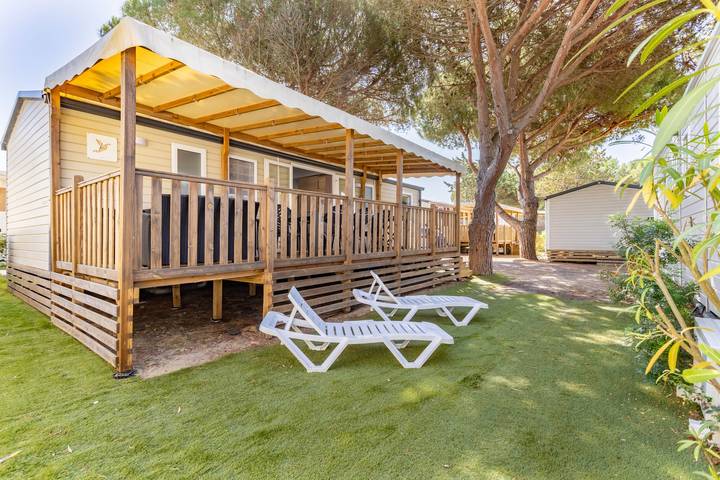 Ferienhaus für 8 Personen, mit Whirlpool und Kinderpool sowie Seeblick