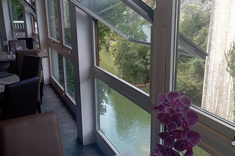 Hôtel restaurant au pied du Vercors in Saint-Nazaire-en-Royans, Région de Valence