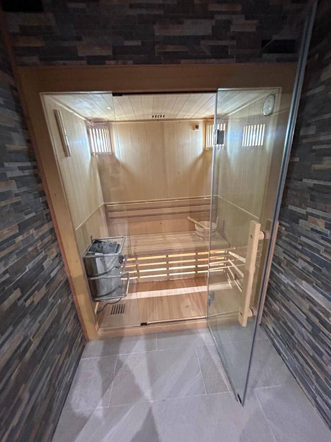 Location de vacances pour 6 personnes, avec jacuzzi et jardin ainsi que piscine et sauna à Saint-Laurent-d'Olt - 4