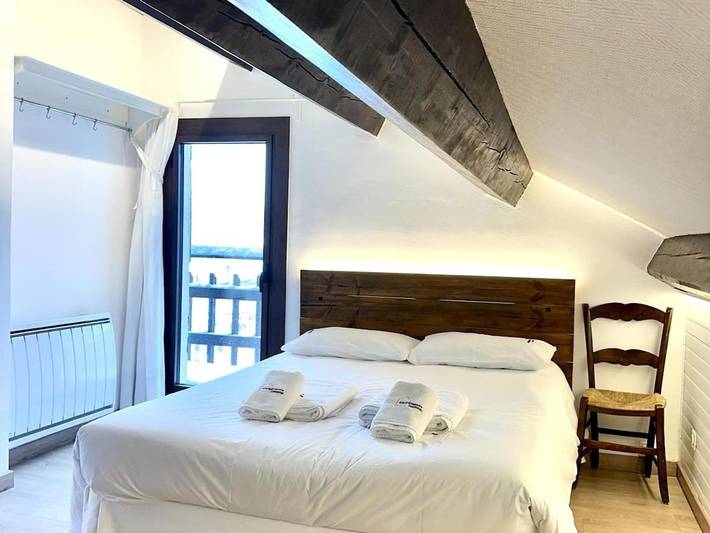 Apartamento para 5 personas, con jardín además de terraza y vistas en Saillagouse