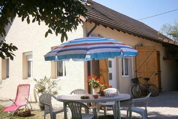 Gîte pour 5 personnes, avec jardin, animaux acceptés à Sennecey-le-Grand