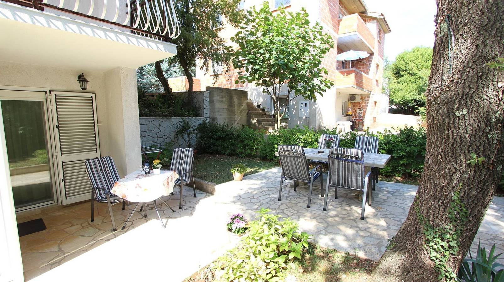 Ganze Wohnung, Perfekt für Paare - Ferienwohnung Darko 1, nur 200 m vom Meer entfernt in Malinska-Dubašnica, Krk