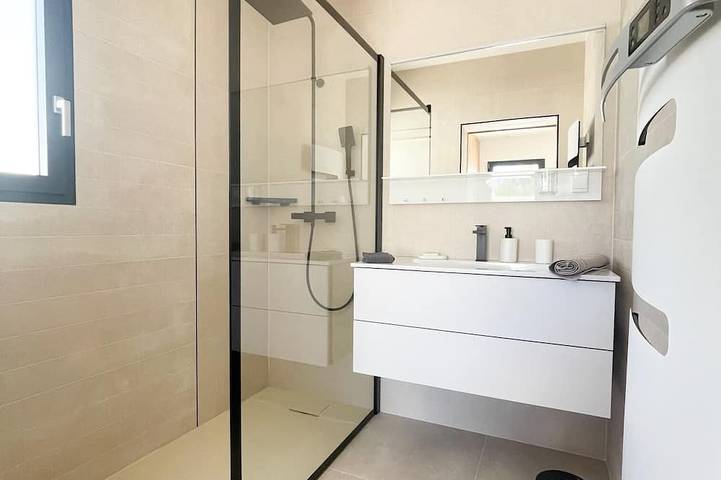 Location de vacances pour 6 personnes, avec terrasse et jardin à Montaren-et-Saint-Médiers - 4