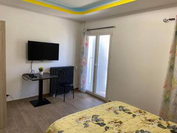Chambre d’hôte pour 2 personnes, avec balcon et vue à Prayssac