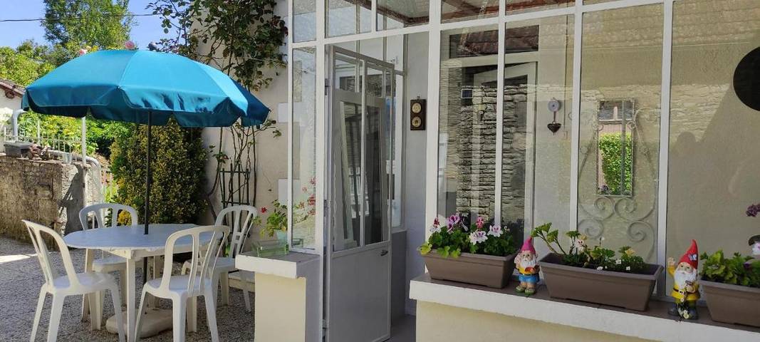 Gîte pour 2 personnes, avec terrasse, animaux acceptés dans Joux-la-Ville - 3