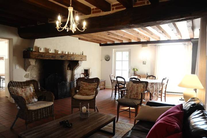 Location de vacances pour 7 personnes, avec terrasse et jardin à Saint-Denis-sur-Loire