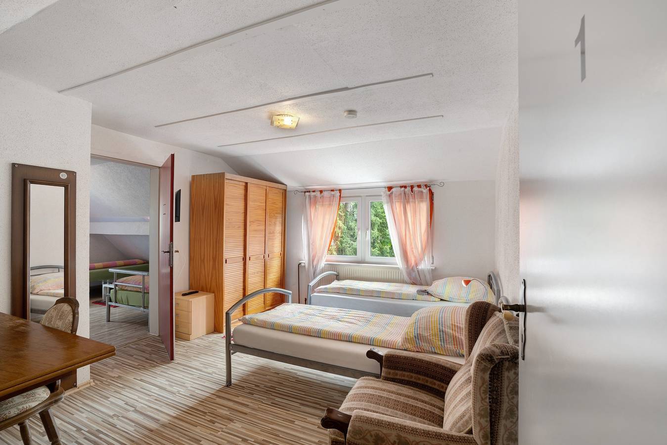 Ganze Wohnung, Apartment '1' mit Gemeinschaftsterrasse und Wlan in Baden-Baden, Nordschwarzwald