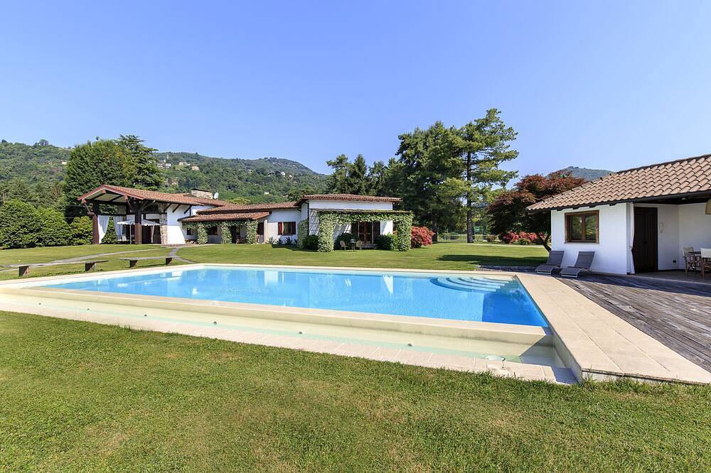 Villa direkt am See mit Pool, Tennis und Golf! - Villa Solcio in Lesa, Lago Maggiore (Piemont)