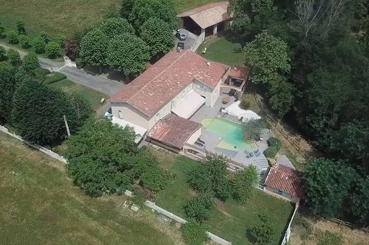 Location de vacances pour 16 personnes, avec Balcon ainsi que Jacuzzi et Jardin à Saverdun