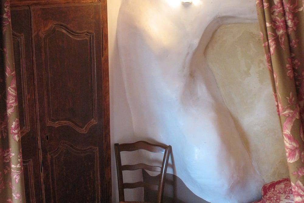 Appartement entier, Cozy Romantic Hideaway with River View In Medieval Village in Sauve, Région du Vigan