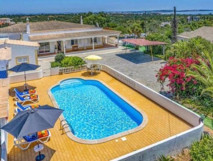 Villa para 6 pessoas, com Terraço e Jardim e ainda Piscina and Vista em Caramujeira