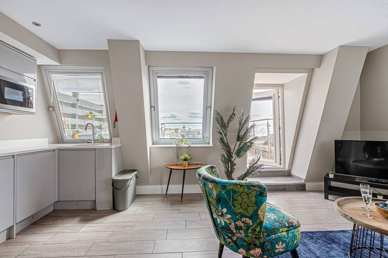 Ganze Wohnung, Brighton Beach City Penthouse  Sea Views   Balcony in Brighton, Sussex