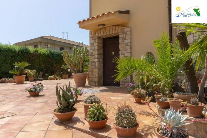 B&b per 2 persone, con Balcone e Terrazza nonché Giardino e Panorama a Porto Empedocle