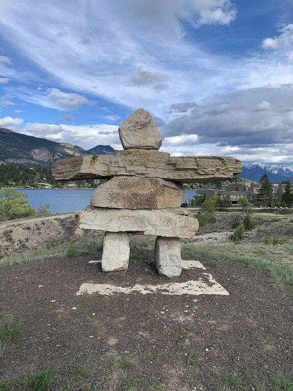 Ganze Wohnung, Bears Den, sleeps 6, lakefront, amazing location, sun deck overlooking pool/lake in Kootenay-Nationalpark