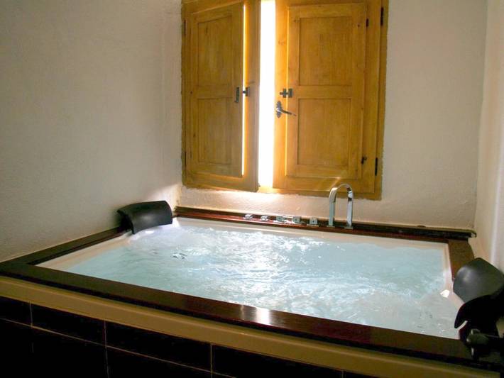 Apartamento para 4 personas, con Balcón y Jacuzzi además de Terraza y Vistas en Xert