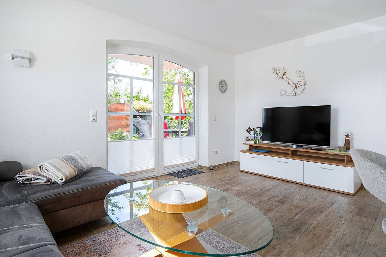 Ganze Wohnung, Erdgeschosswohnung (75qm) für 4 Personen und Hund mit Terrasse und Wasserzugang in Greetsiel, Krummhörn