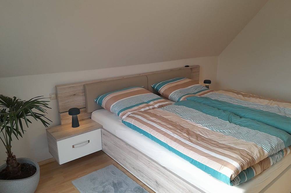 Ganze Wohnung, Gemütliche frisch renovierte Ferienw. 78qm in ruhiger Lage mit bester Aussicht in Bissingen an der Teck, Albsteig Etappe 8
